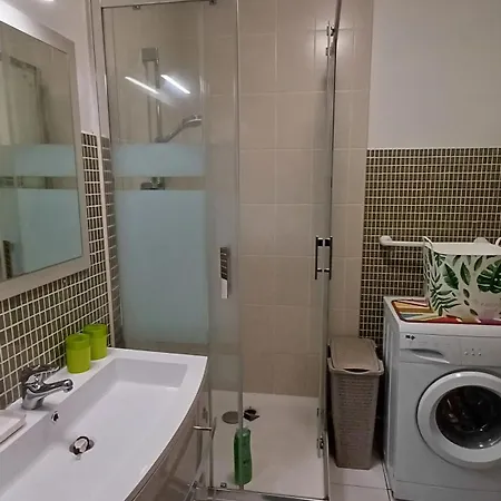 شقة A Saint-cyprien - 25 M² Avec Balcon *