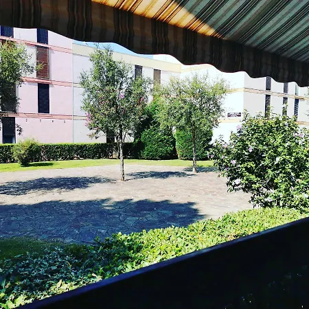Cosy Avec Balcon Et Vue Jardin A Cyprien 25 M² Apartment