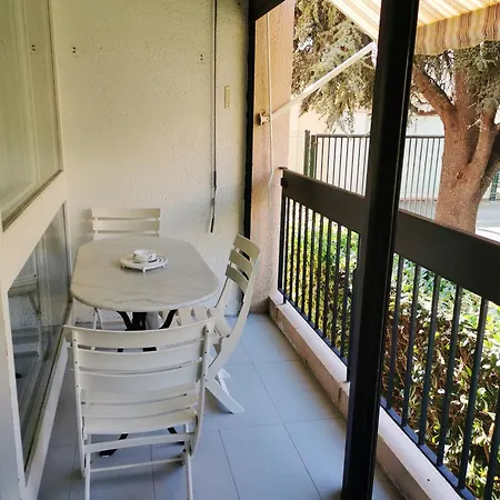 Cosy Avec Balcon Et Vue Jardin A Cyprien 25 M² Apartment *