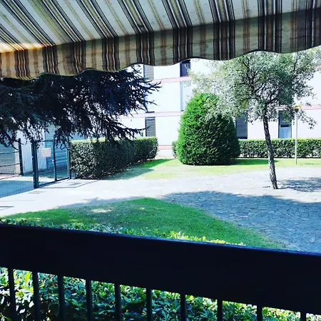 Cosy Avec Balcon Et Vue Jardin A Cyprien 25 M² Apartment *