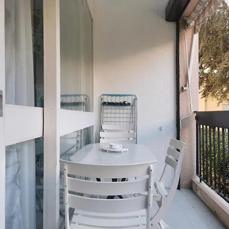 Cosy Avec Balcon Et Vue Jardin A Cyprien 25 M²